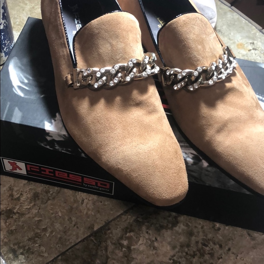 NWB FIESSO SUEDE Shoe BROWN chain slip on FI6788